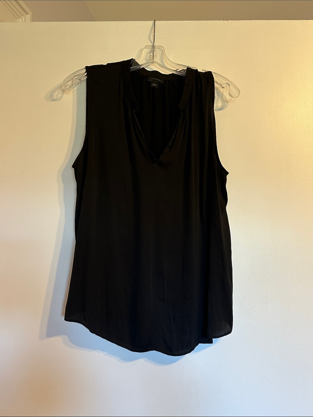 Ann Taylor Black Sleeveless V-Neck Blouse